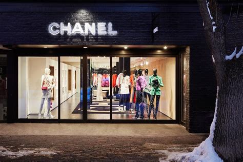 Chanel Slides Down To Aspen With A Pop